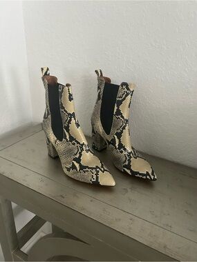 Brand New Paris Texas Snake-Print Embossed Pointed Toe Ankle Boots size 41.